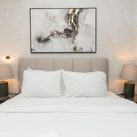 Luxury 2Br Downtown Apt With Burj Khalifa Views دبي المظهر الخارجي الصورة
